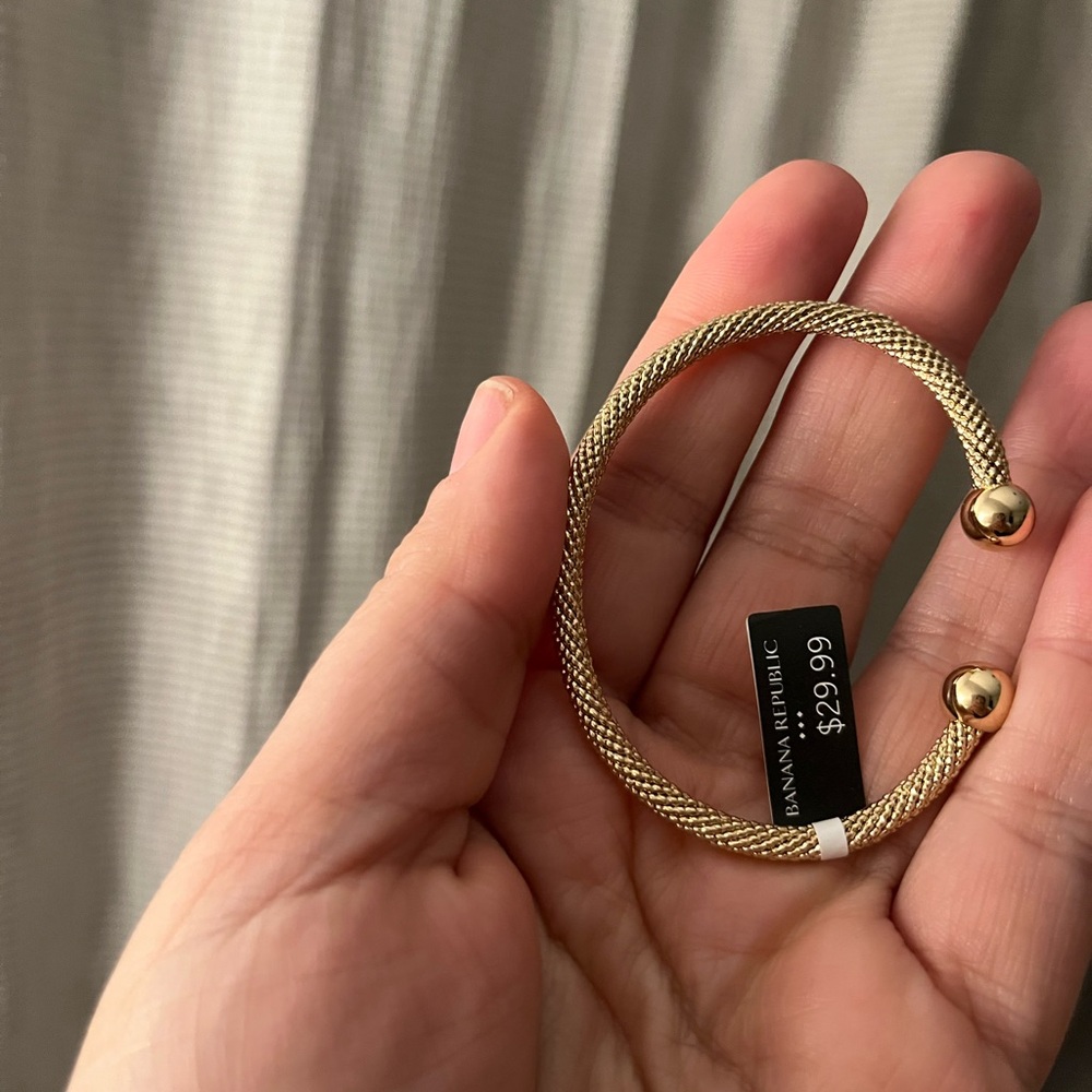 Banana Republic Gold tone Bracelet NWT